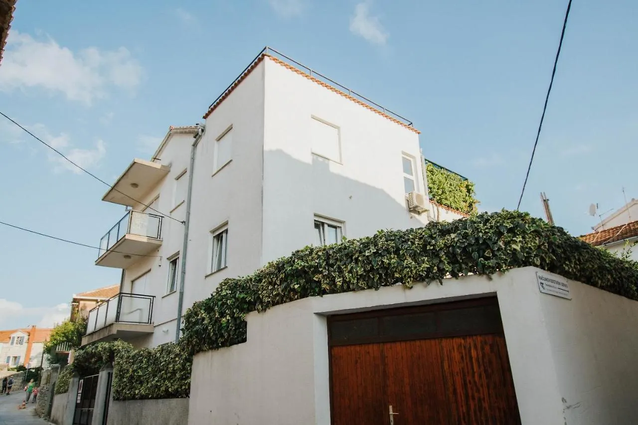 Bugenvila Apartment Trogir
