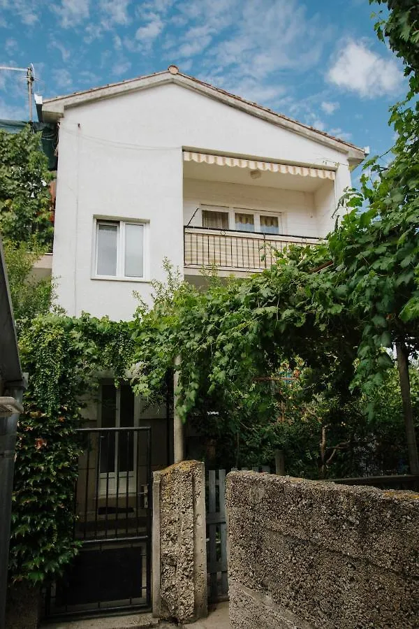 Bugenvila Apartment Trogir