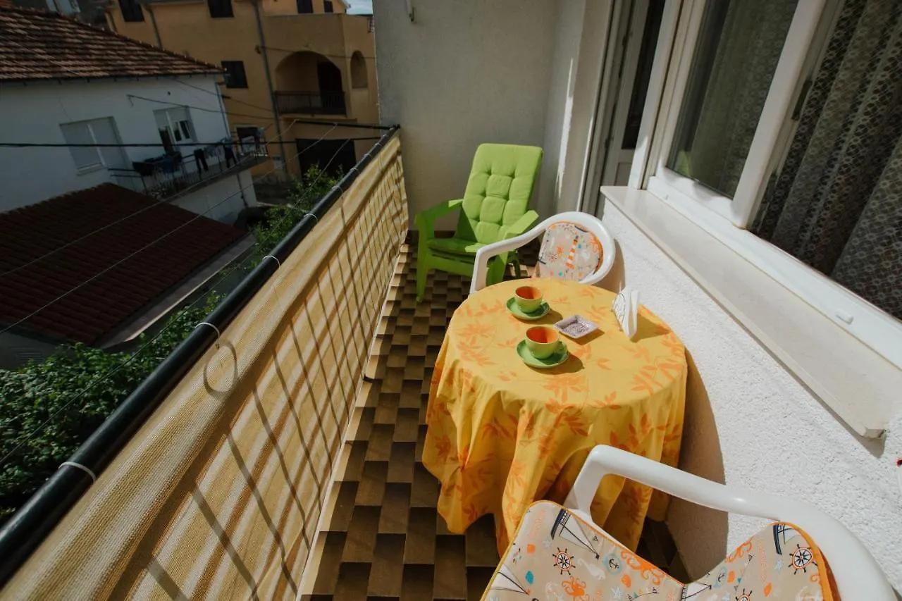 Bugenvila Apartment Trogir