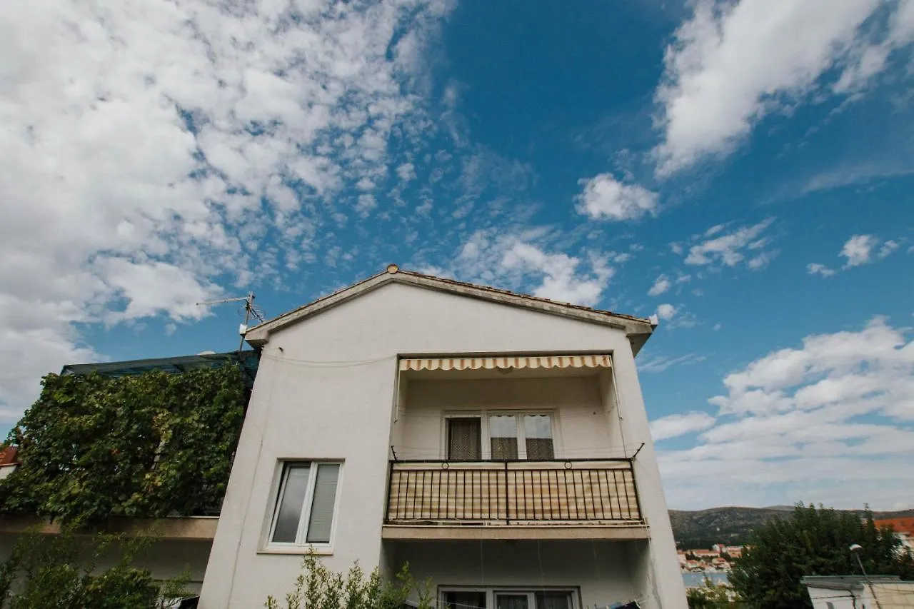 Bugenvila Trogir 0*,  Chorwacja